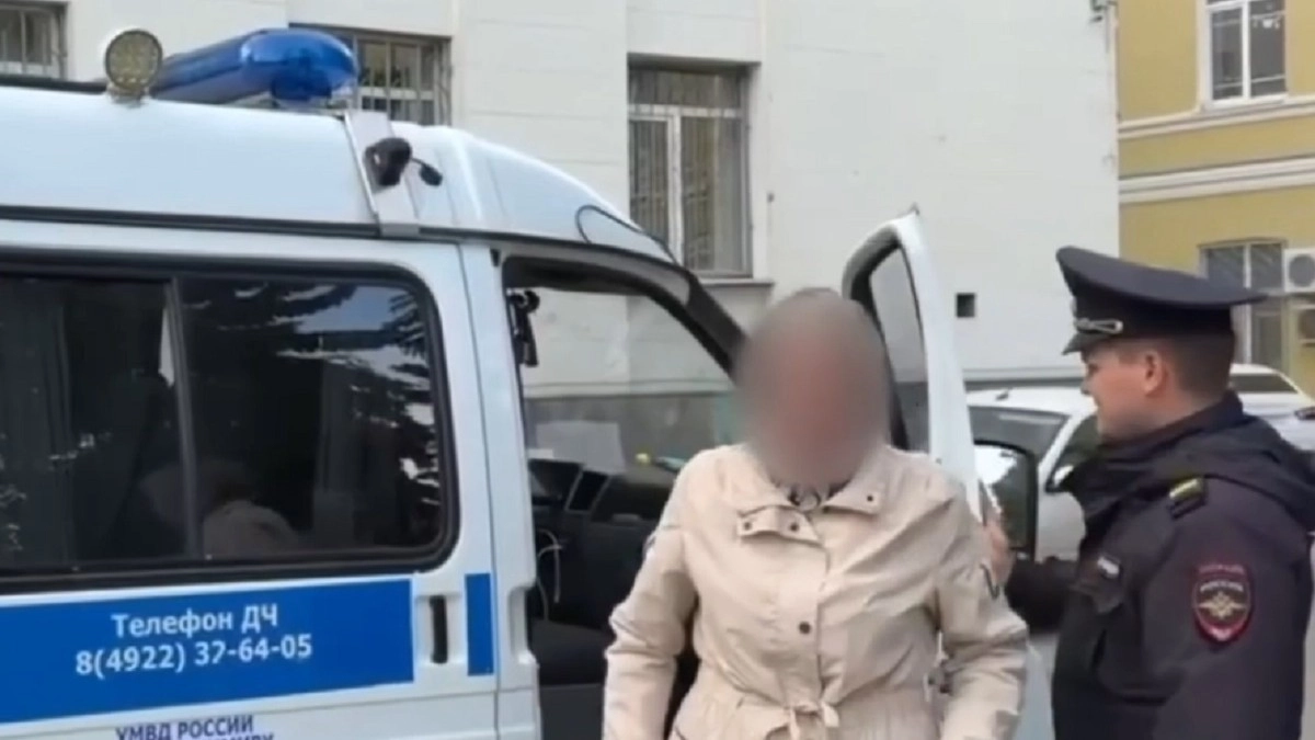 Бдительный менеджер и полицейские спасли 760 тысяч рублей пенсионерки из Мурома