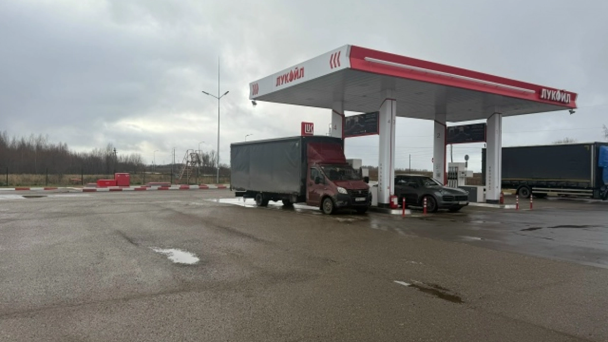 Почему дизель стал стоить дороже бензина: что творится на заправках в РФ в июне-2026 года