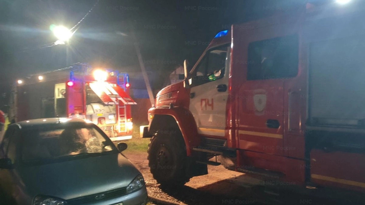 В Струнине крупный пожар в жилом доме охватил 196 квадратных метров