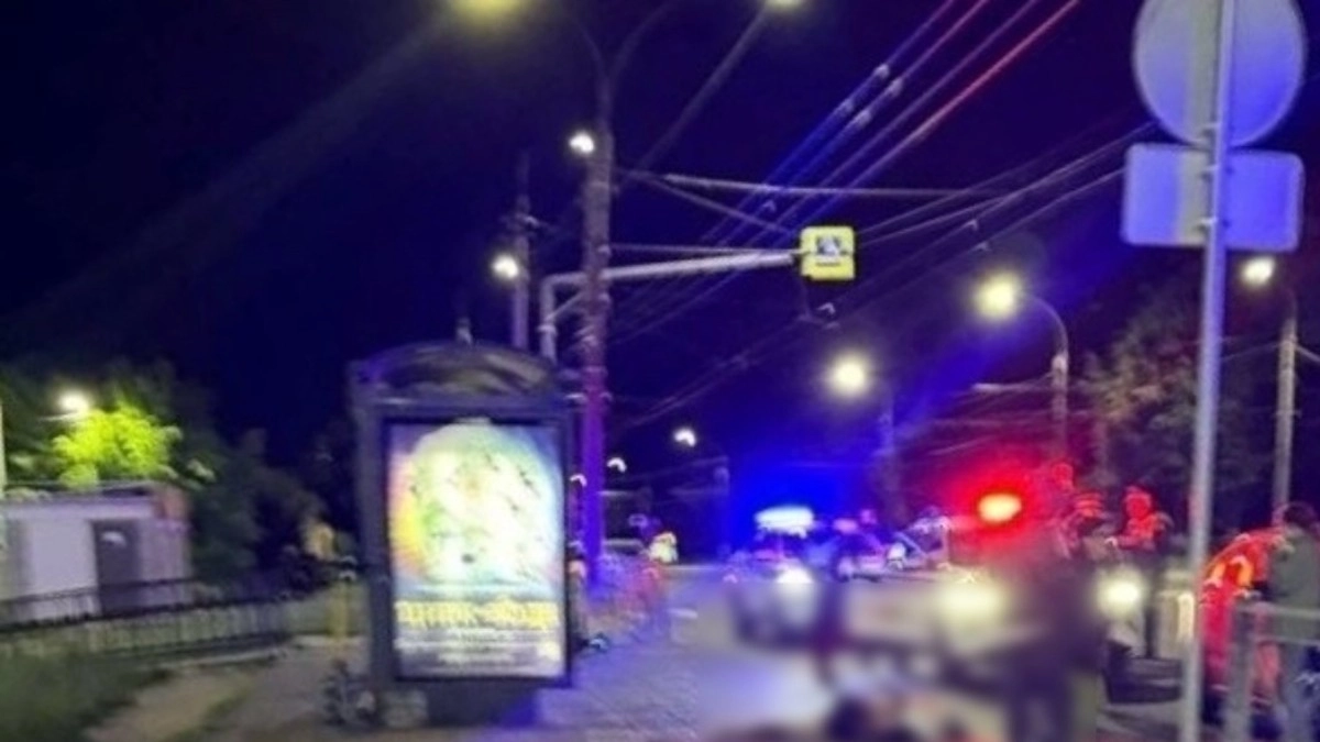 Во Владимире на улице Добросельской полицейский сбил мужчину на «пешеходнике»