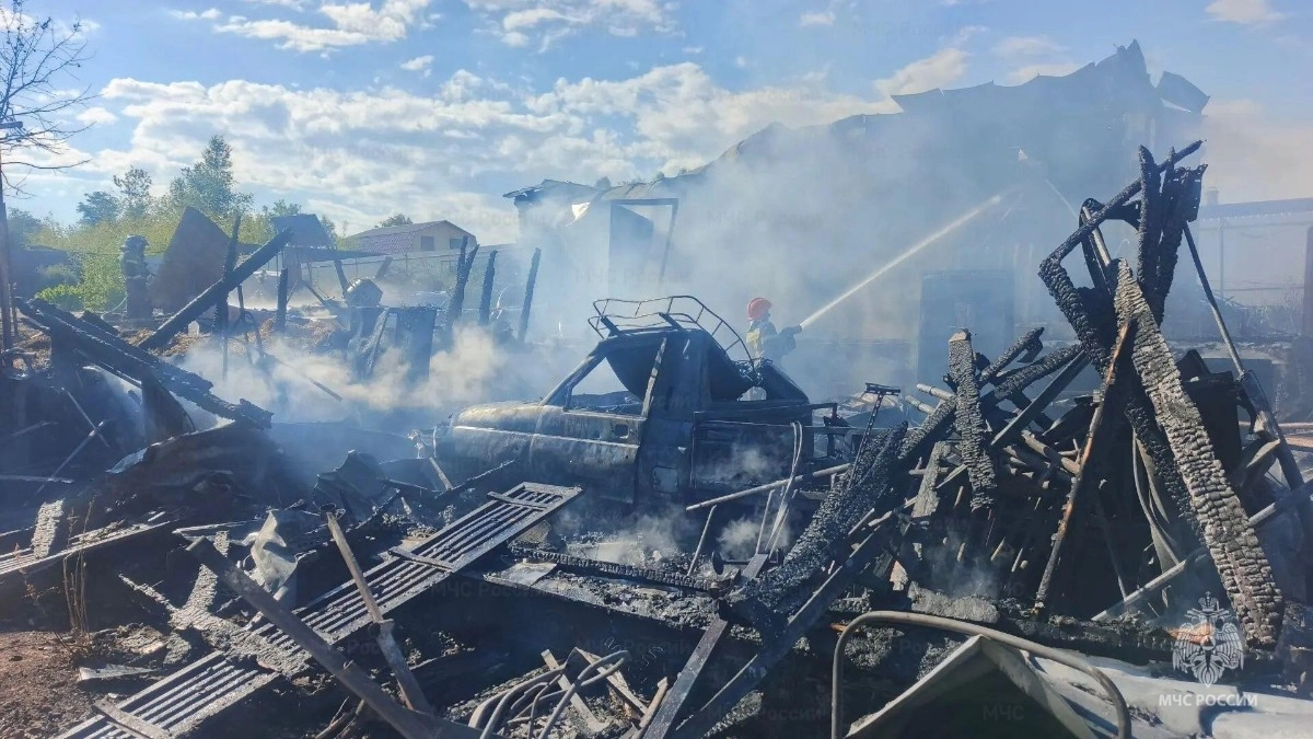 В Ковровском районе спасатели потушили пожар на площади 249 «квадратов»