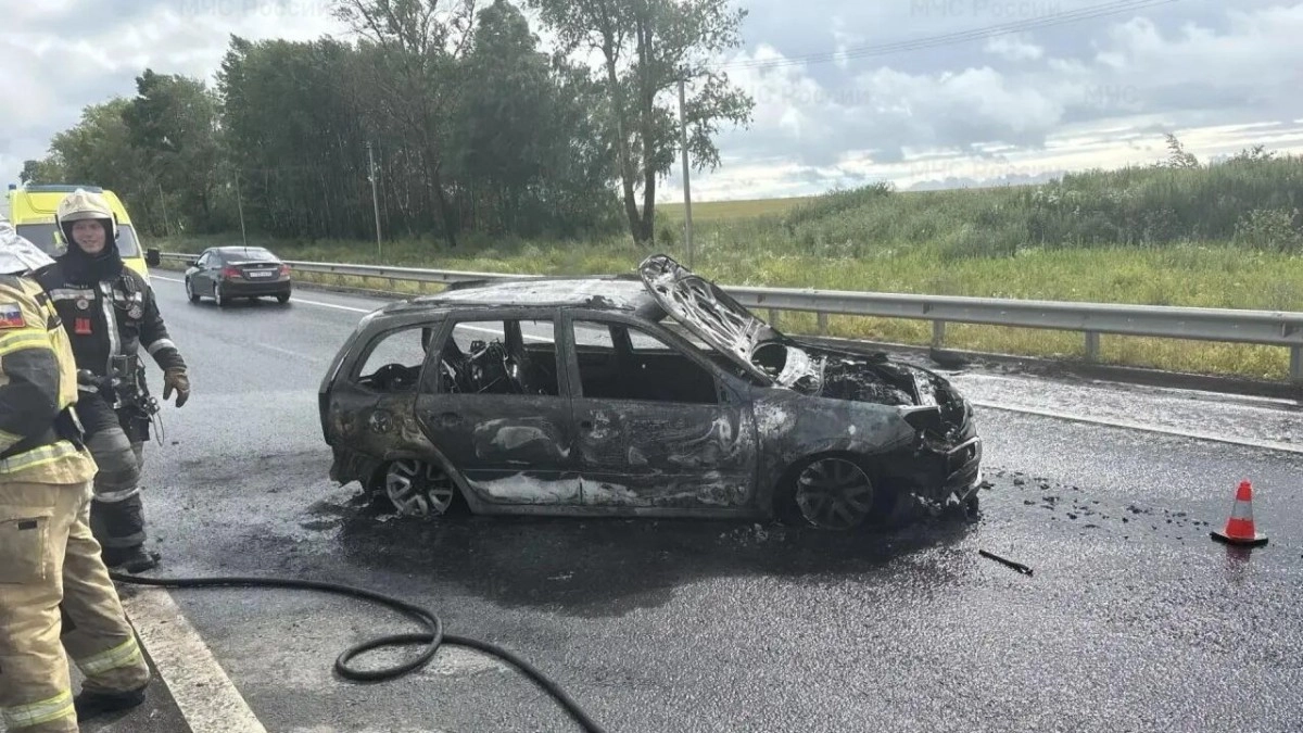 В Суздальском районе после ДТП загорелся легковой автомобиль