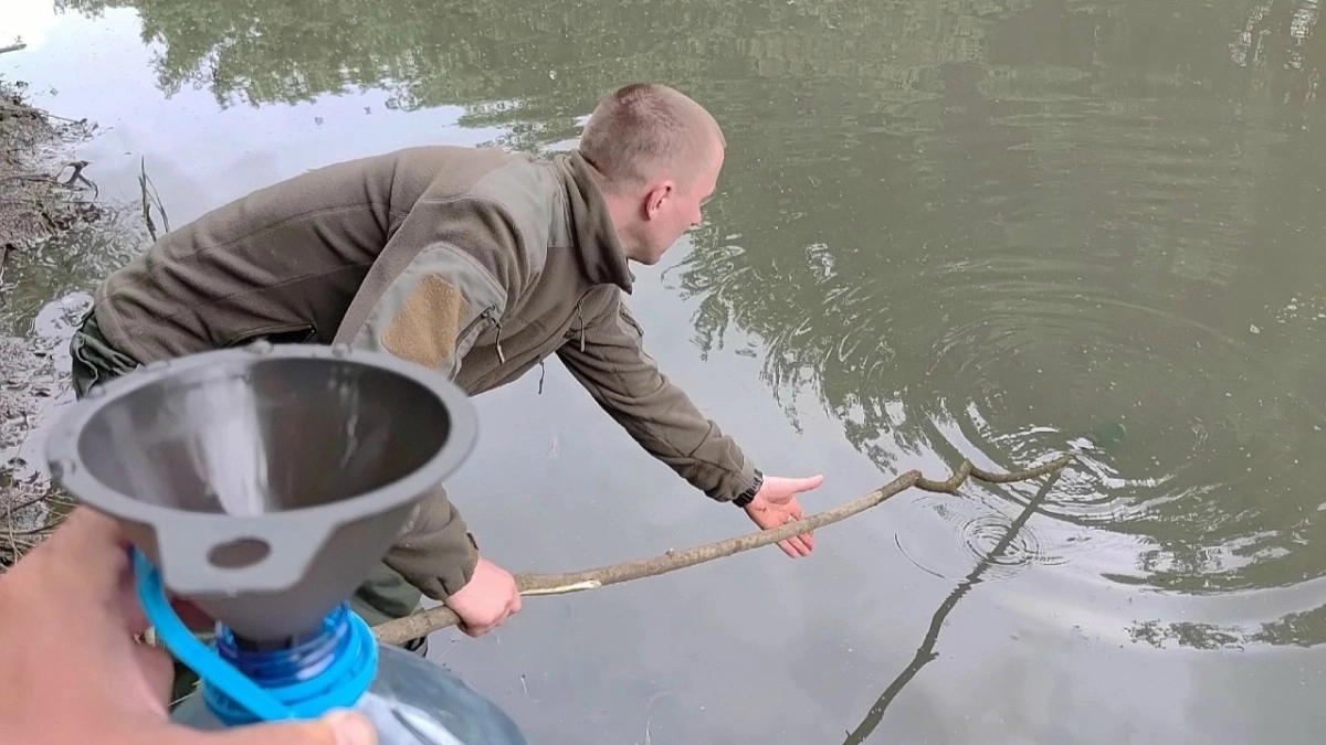Рыбаки во Владимире самостоятельно исследовали воду после мора рыбы в реке Рпень