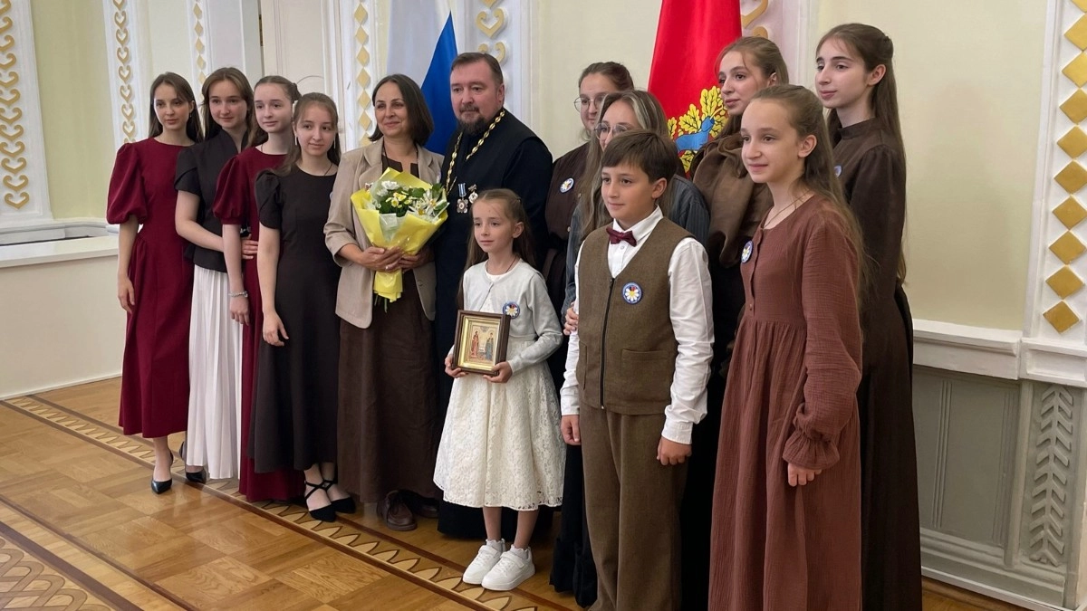 В День семьи, любви и верности губернатор Александр Авдеев наградил крепкие супружеские пары Владимирской области 