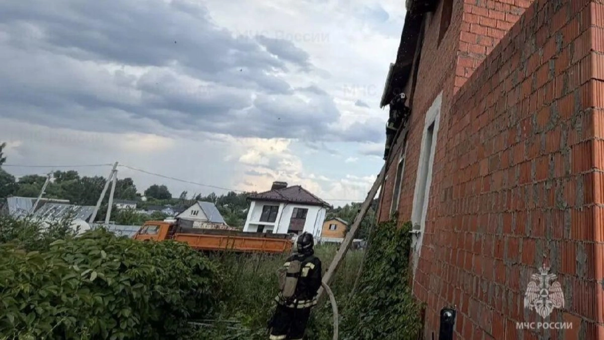 Во Владимире сотрудники МЧС спасли одного человека из пожара