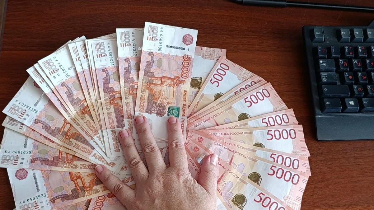 Жительница Радужного отдала мошенникам 7 миллионов рублей из-за звонка о медали мужа