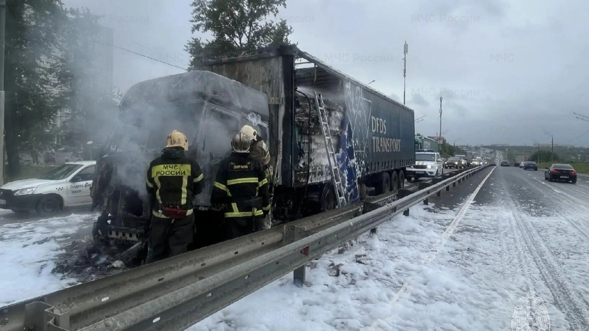 Во Владимире на улице Куйбышева вспыхнул большегруз