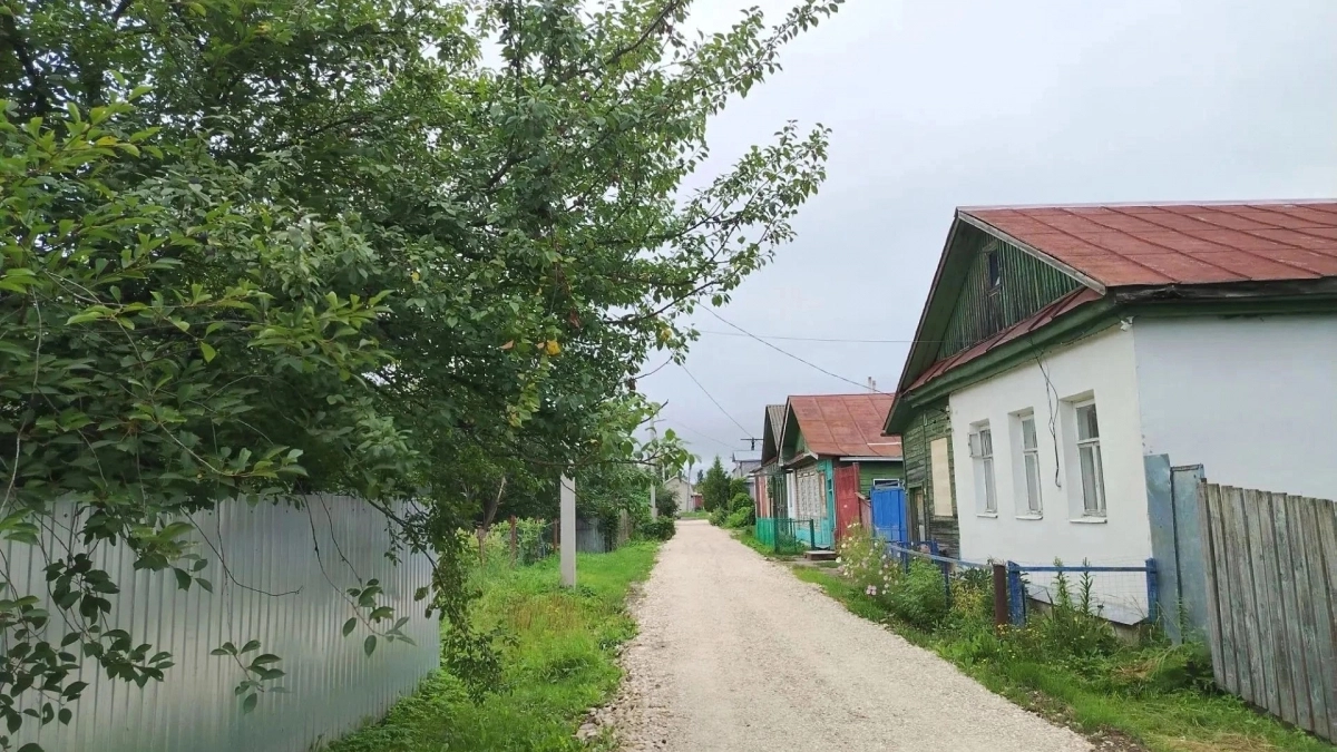 В Гороховецком районе через суд добились ремонта разбитой дороги