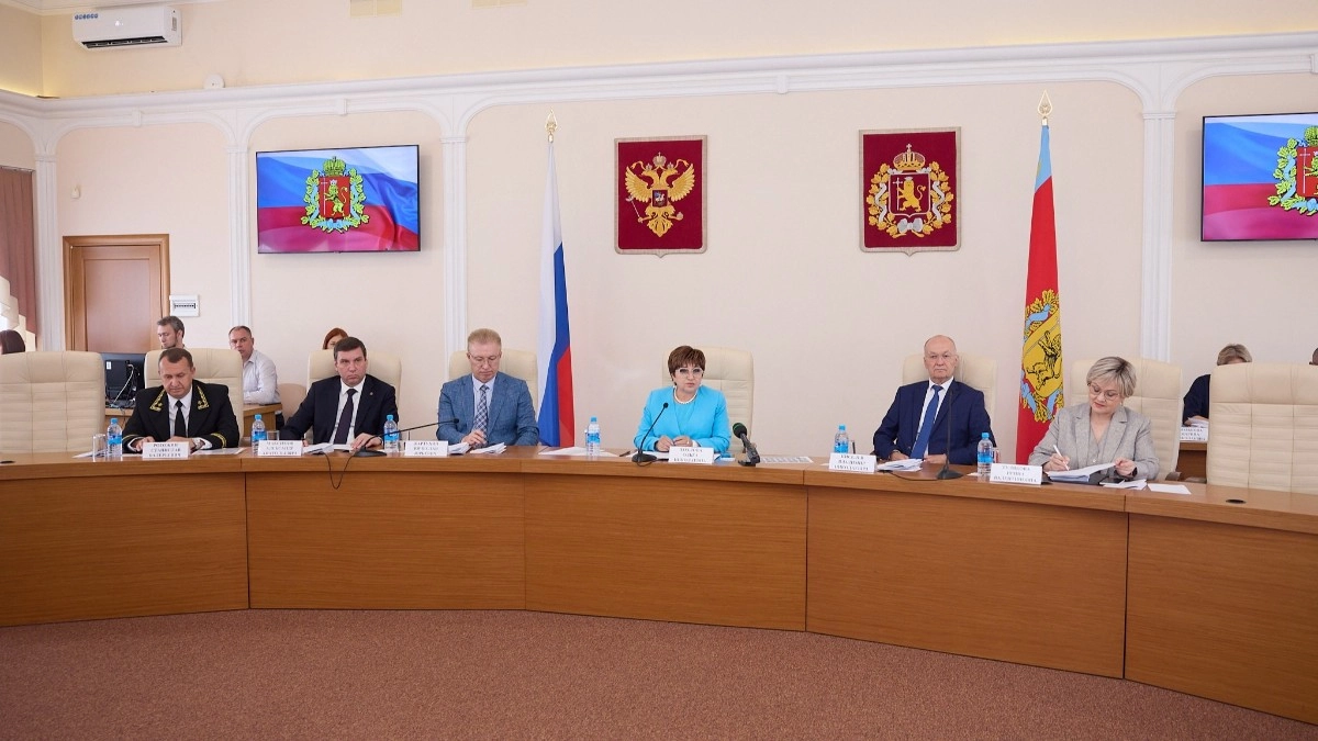 Ольга Хохлова подвела итоги весенней сессии областного парламента