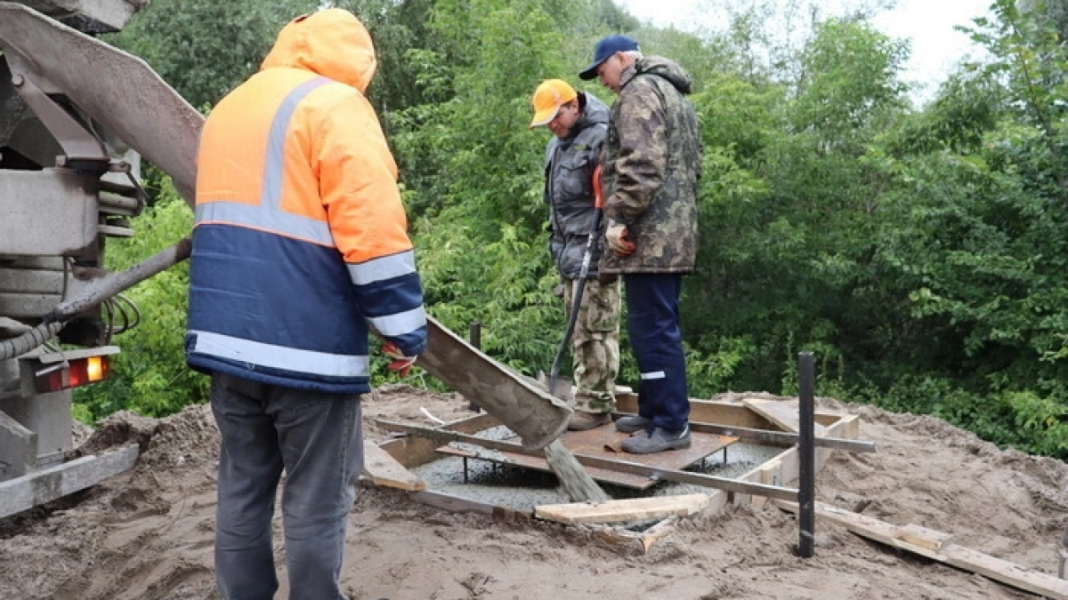 В Коврове на средства жителей ведется установка нового поклонного креста