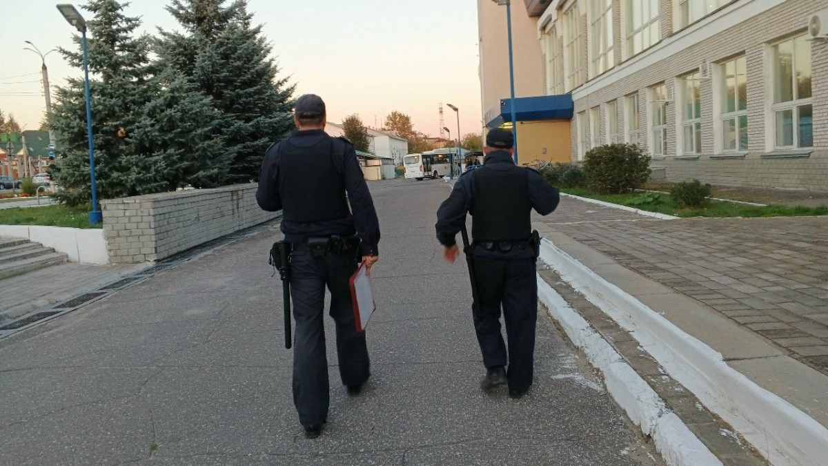 Драка во дворе дома в Муроме закончилась нападением на сотрудников полиции