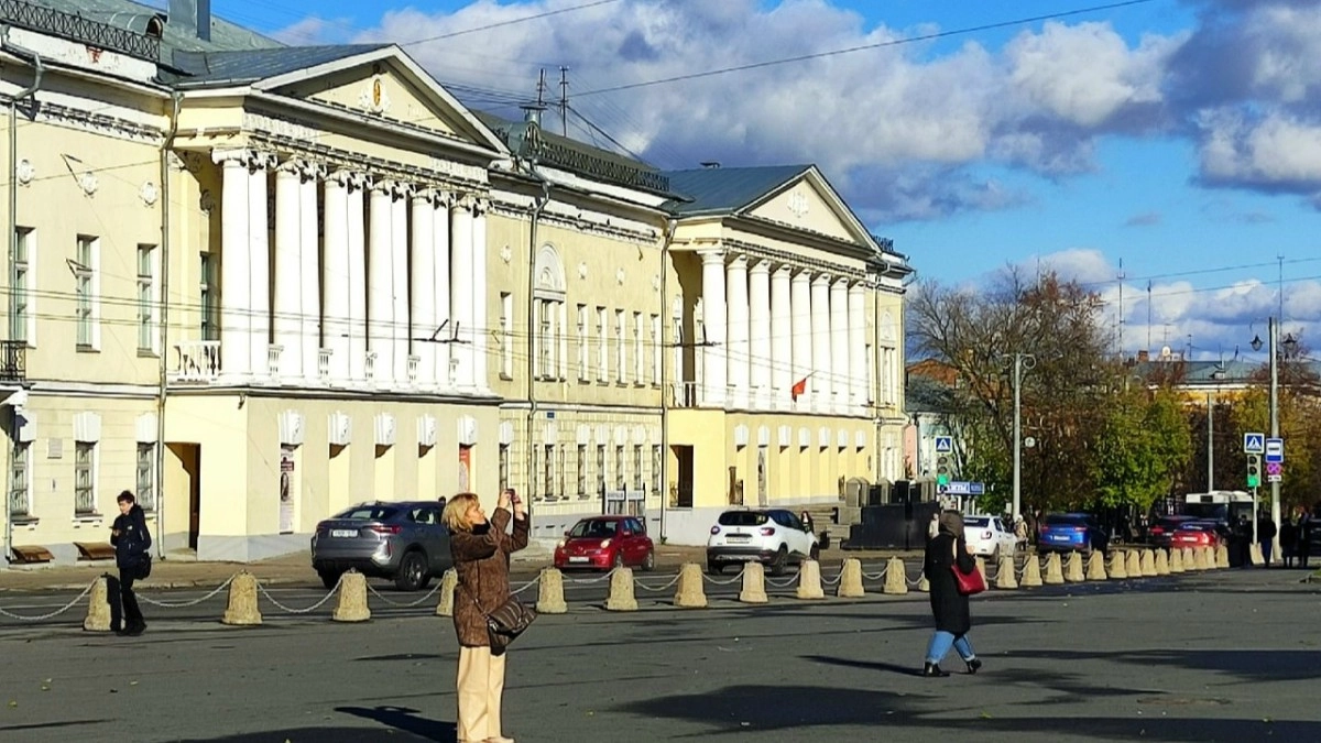 Крыльцо Дома офицеров во Владимире хотят отремонтировать за 8,5 млн рублей