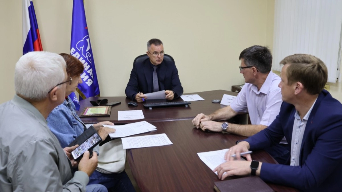 На приеме у главы Владимира горожане обсудили дороги и тротуары