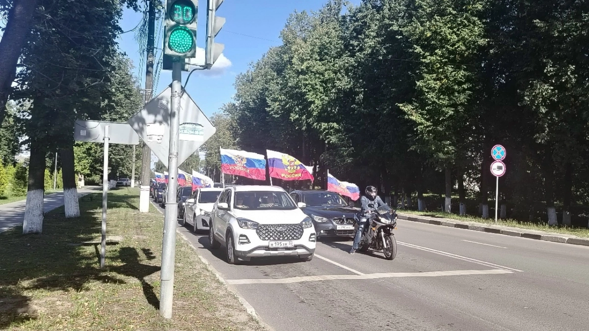 В Вязниках Дню Государственного флага посвятили автопробег