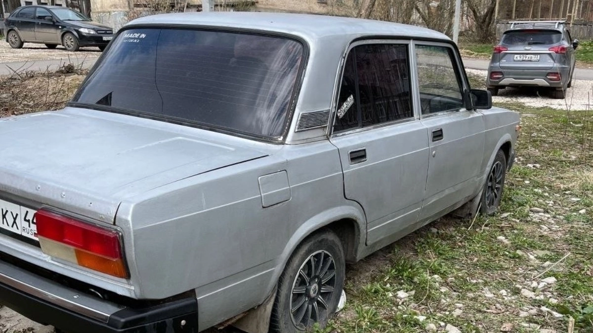 В Кольчугино мужчина похитил «Жигули» и начал разбирать авто на запчасти