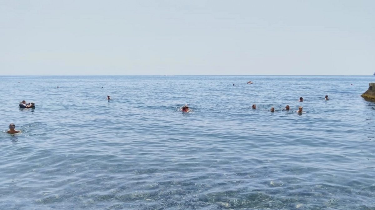 Пляжи без толп, цены ниже, чем в Сочи, и чистое море — нашёл 5 лучших курортов: хиты бархатного сезона-2026
