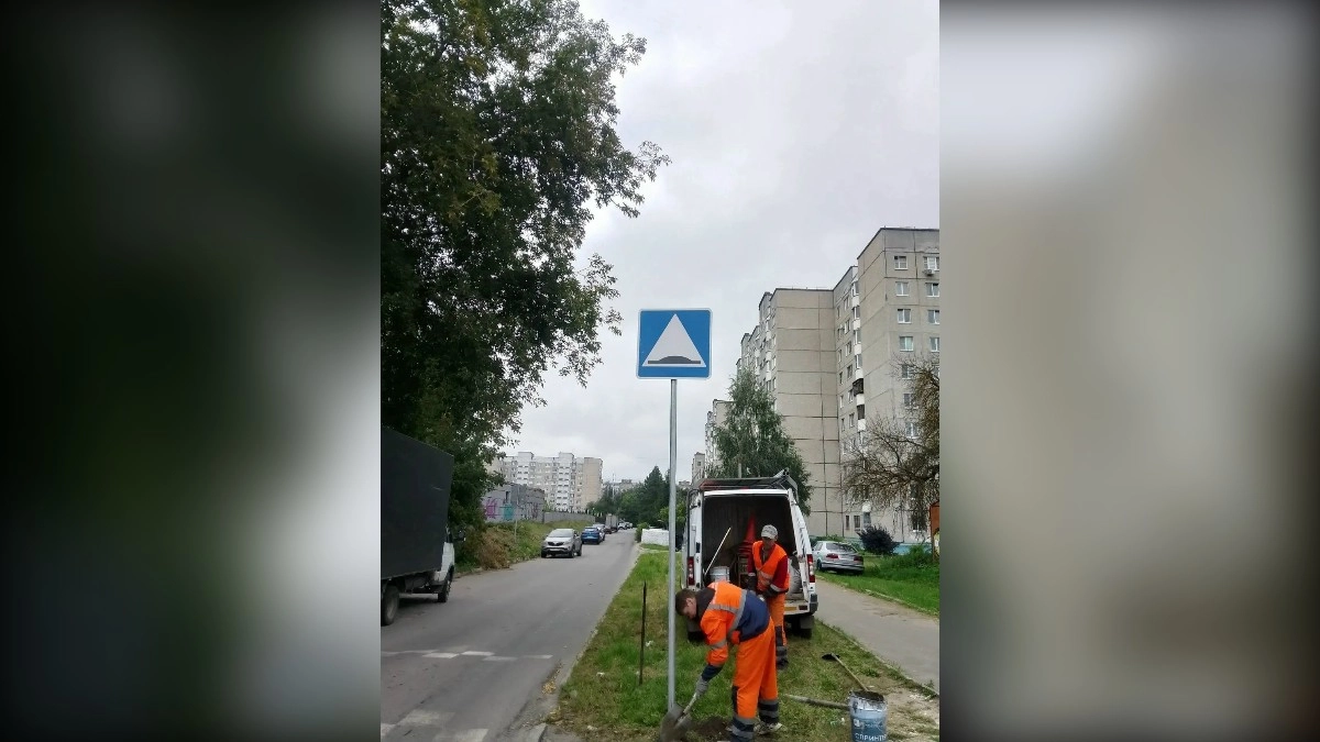 Во Владимире у 11 школ выявили проблемы с дорожными знаками и разметкой