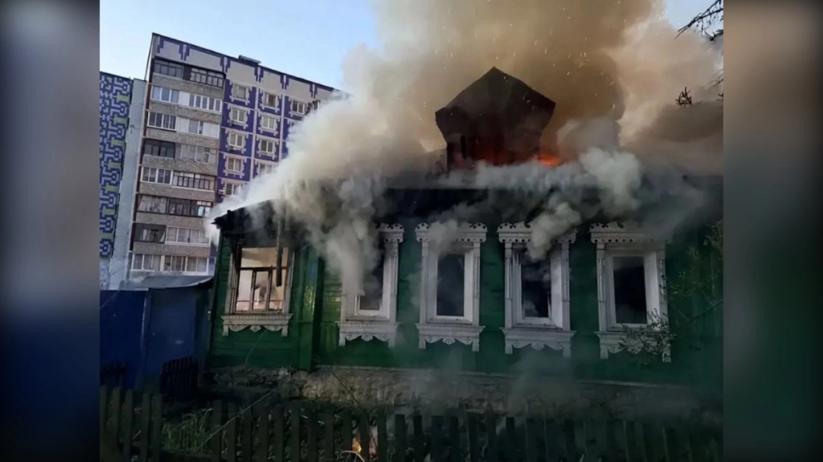 В Коврове молодой человек поджег диван в старом доме и устроил пожар