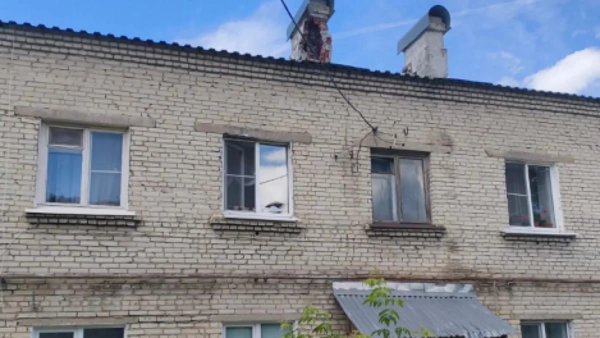 В Петушинском районе управляющая компания не обращала внимания на разрушающийся дом