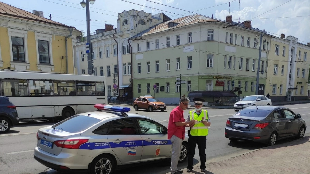 3 документа, которые инспектор ДПС не может требовать у автомобилиста — полезно знать каждому водителю