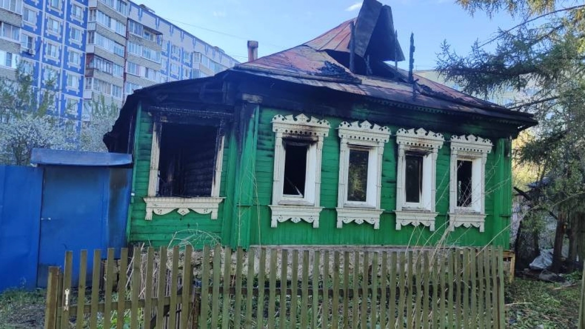В Коврове 21-летний парень поджег диван и сжег деревянный дом