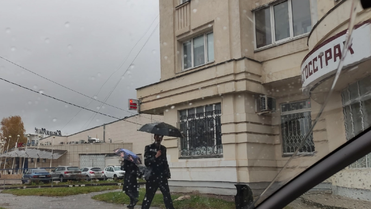 «Эта осень ещё покажет зубы»: аномальные снегопады и гололёд уже в пути - синоптики обновили дату первых морозов 