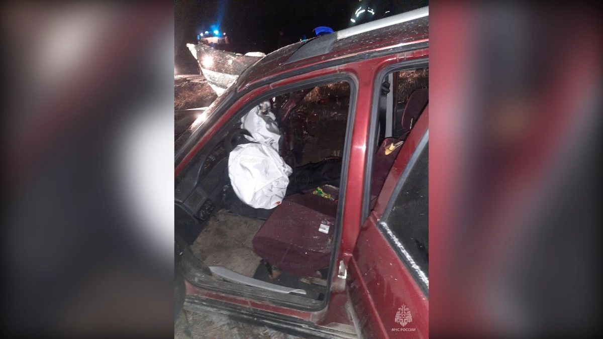 Спасатели деблокировали пострадавшего из машины после ДТП в Ковардицах