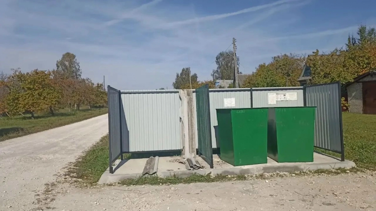 Житель Селивановского округа добился установки мусорных контейнеров
