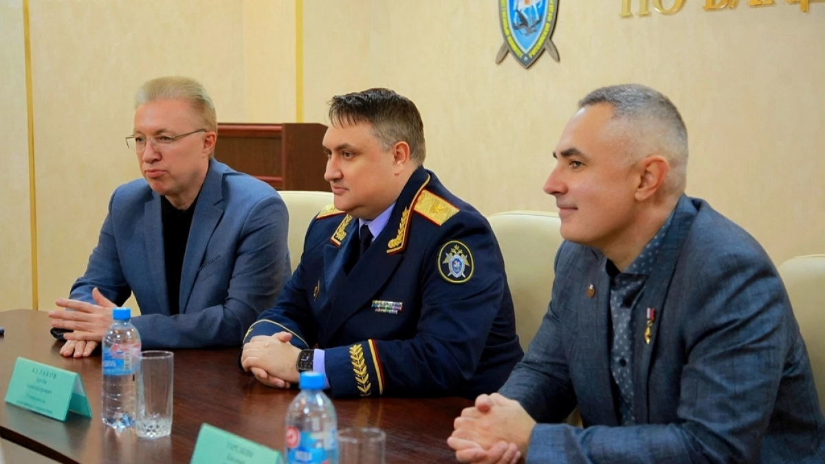 Инструктор будущих полётов на Марс встретился с силовиками 33-го региона