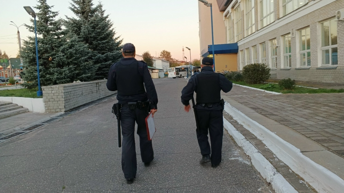 В Мелехове в День строителя пьяный мужчина избил полицейского во время задержания