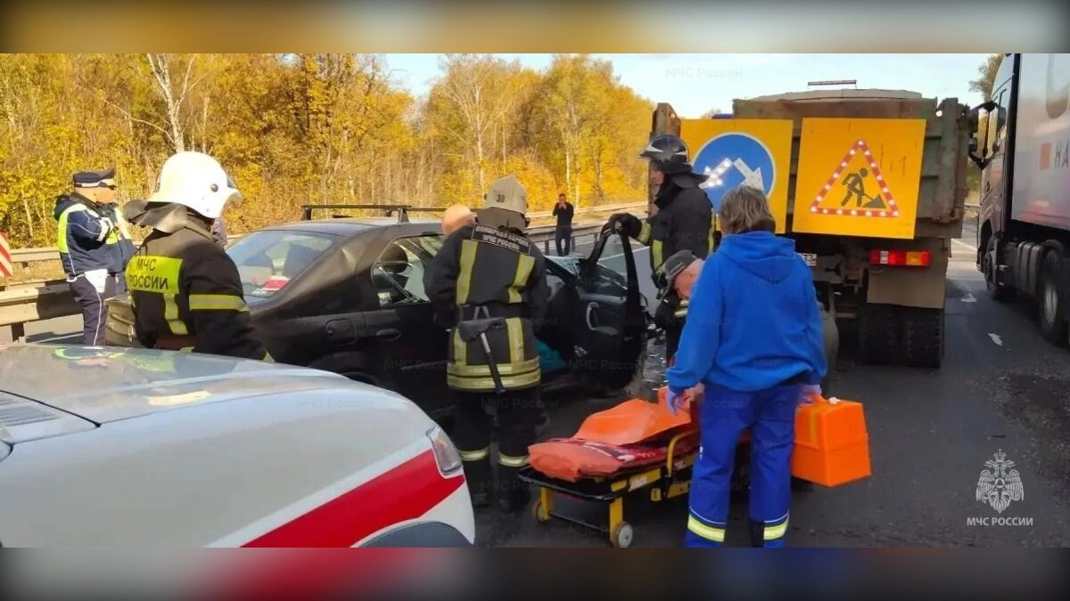 Под Гороховцом спасатели вытащили пострадавшего в ДТП из искореженного автомобиля