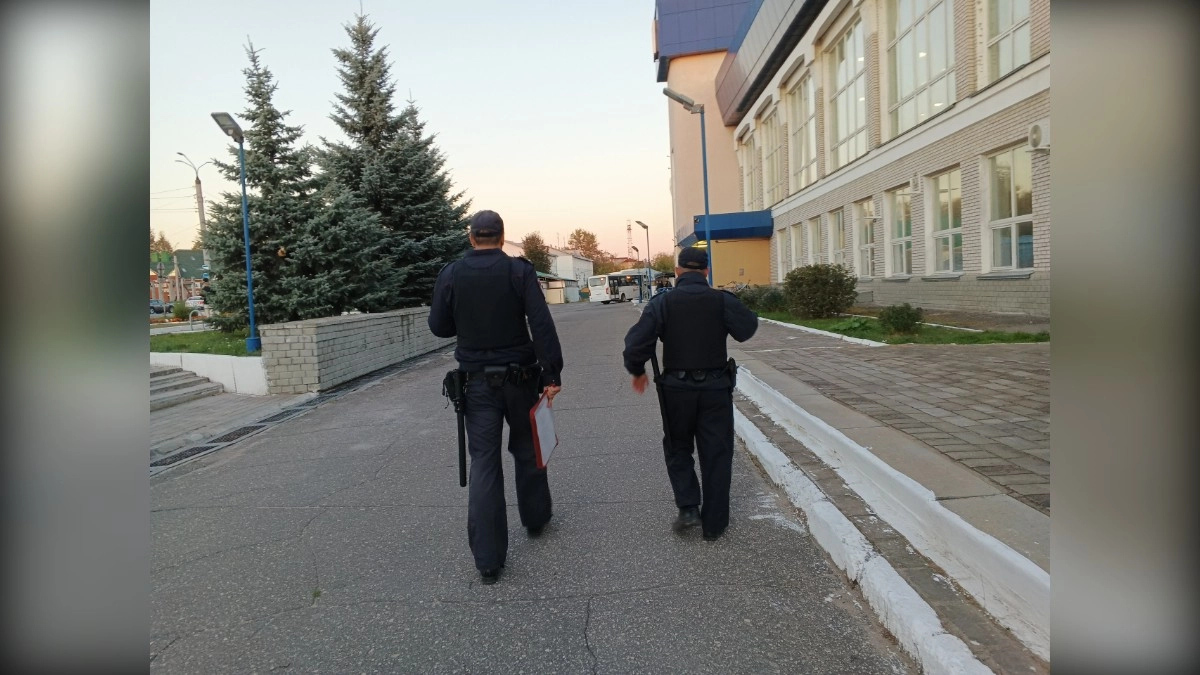 В Кольчугине мужчина избил двух незнакомцев деревянной палкой