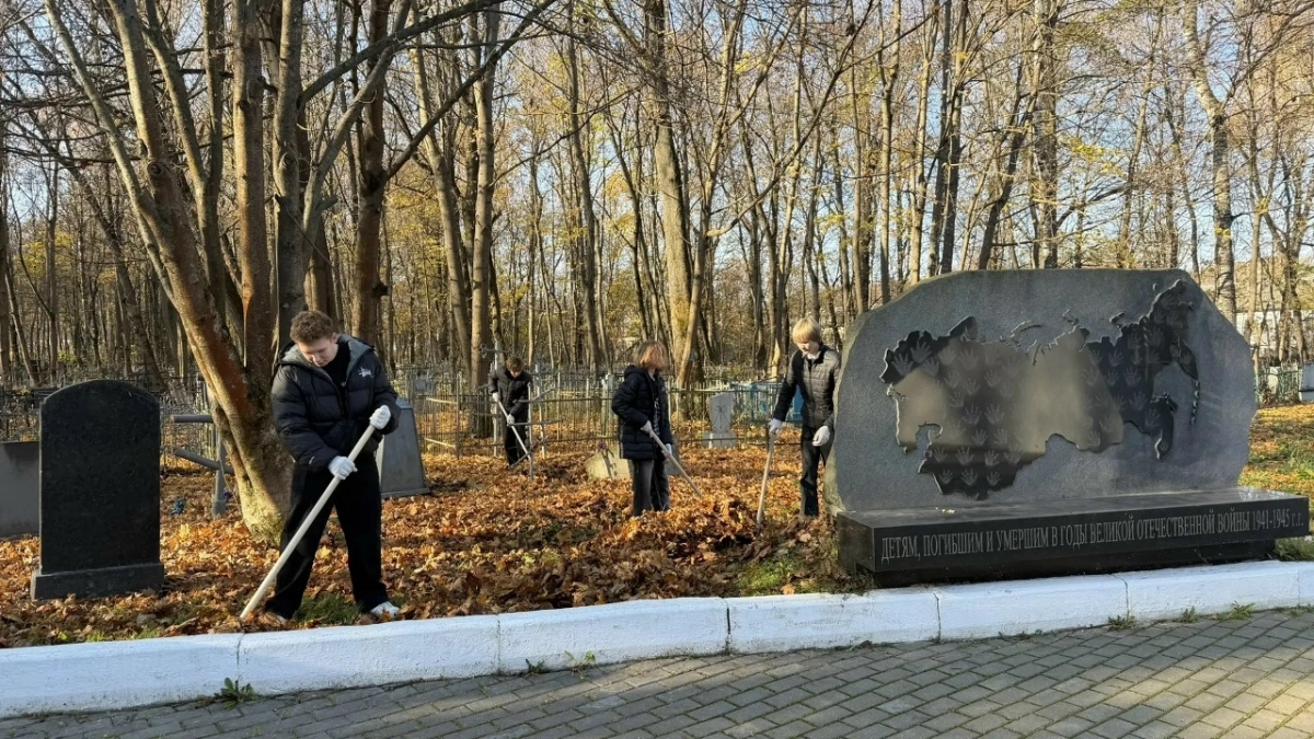 Студенты Владимира провели трехдневную акцию по благоустройству воинских захоронений