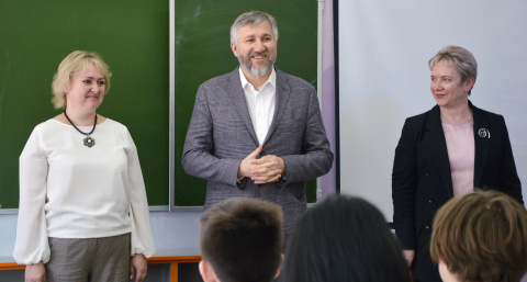 Григорий Аникеев оказал поддержку школе № 38 города Владимира