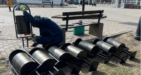Во Владимире ставят дополнительные урны в парках и скверах