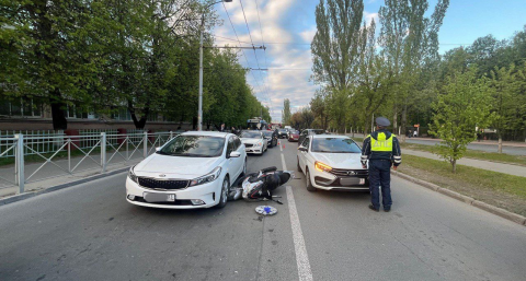Водитель скутера устроил массовое ДТП на улице Батурина во Владимире