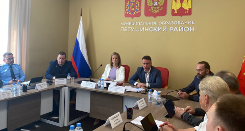 В границах Петушинского района образуют муниципальный и городской округа