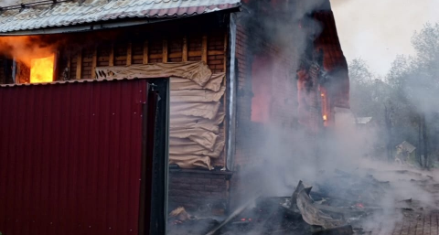 Спасатели потушили два пожара в Александровском районе