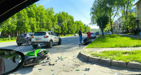 Во Владимире у ДКМ автомобиль сбил мотоциклиста