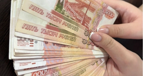 Россиян предупреждают о новой схеме мошенничества — теперь злоумышленники приходят за деньгами лично