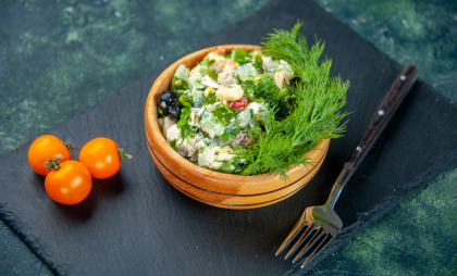 Попробовал в гостях этот салат и не удержался: попросил рецепт «Ревнивца» — теперь обязательно готовлю под Новый год