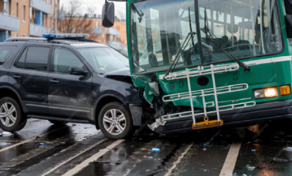 На трассе в Киржачском районе внедорожник протаранил автобус с пассажирами