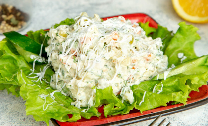 Салат «Снежная королева» — счастливое угощение на столе в год Лошади: слоёный восторг из простых и вкусных ингредиентов