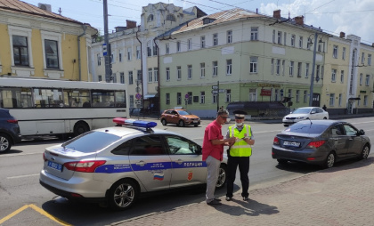 Иностранец купил поддельные права и попался с ними в Гусь-Хрустальном