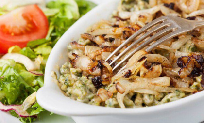 Нашла салат, который заменяет "Оливье" на нашем столе уже три года: готовится быстрее, а съедается моментально