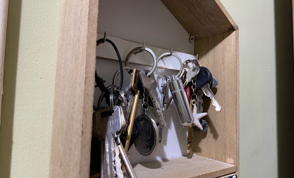 Из-за бюрократической ошибки многодетную семью лишили права на жильё в Радужном 