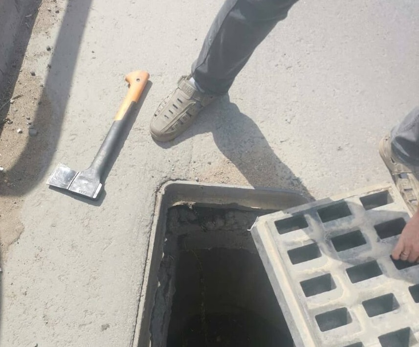 В Петушках двое мужчин украли решётки с ливнёвок