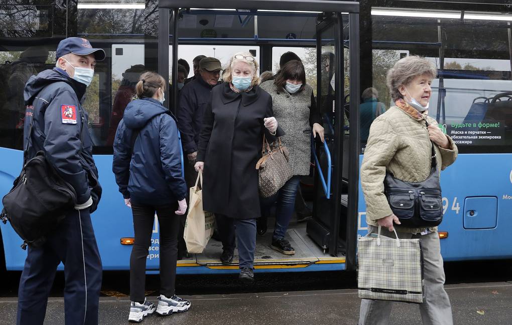 В общественном транспорте стали штрафовать за приспущенную маску