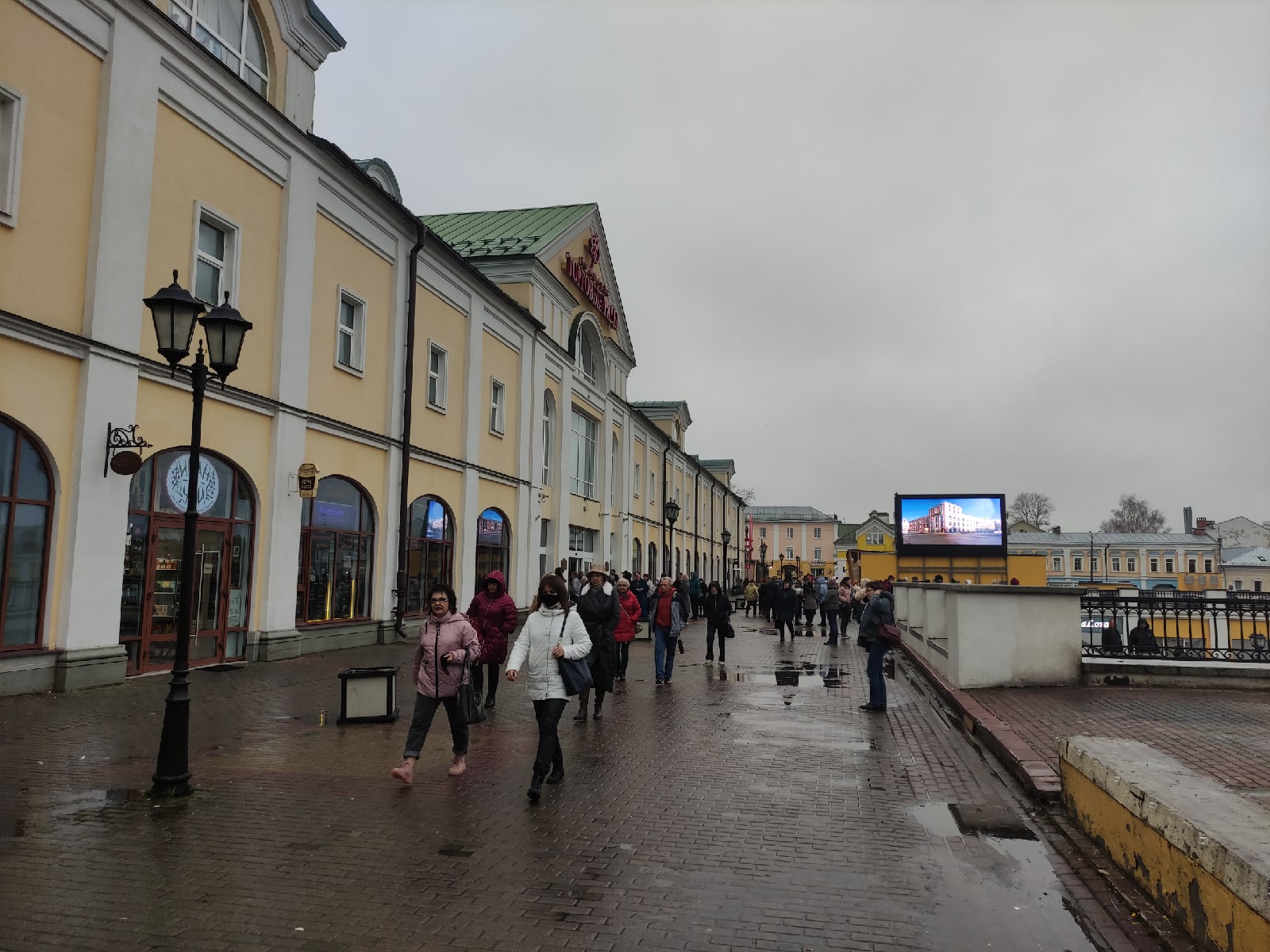 Роспотребнадзор предложил пускать во владимирские торговые центры только по QR-кодам
