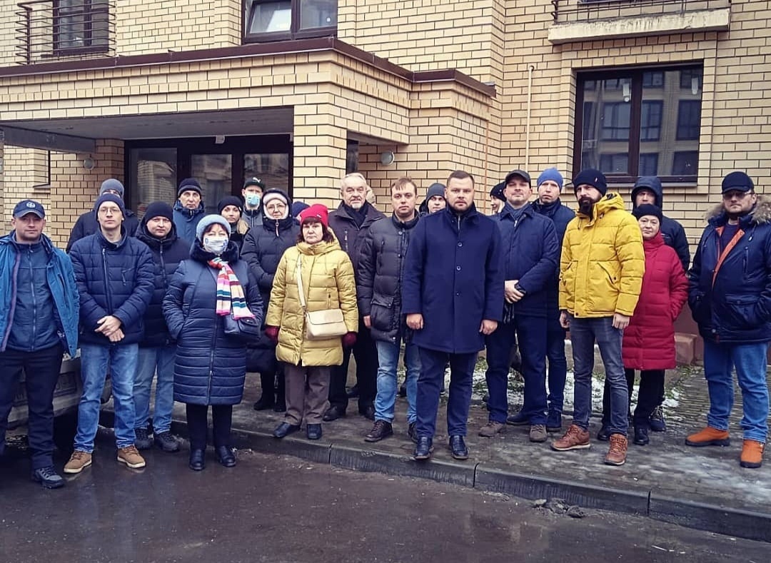 «Мы снова выйдем на пикеты, если власть не займется проблемой дома с лишними этажами»